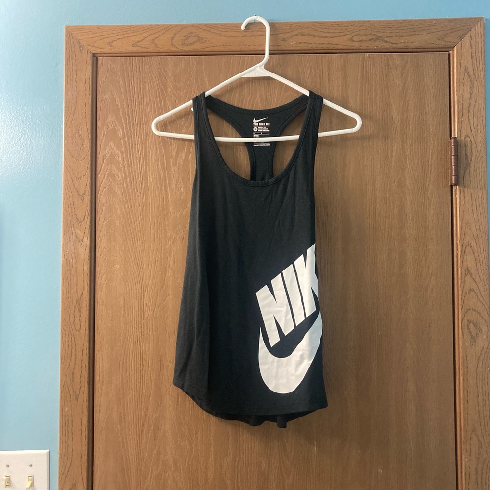 NWOT Nike Women’s Black Athletic Cut Tank Top - Size M